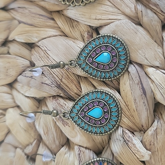 Earrings new 3 set for $20 - Picture 3 of 4